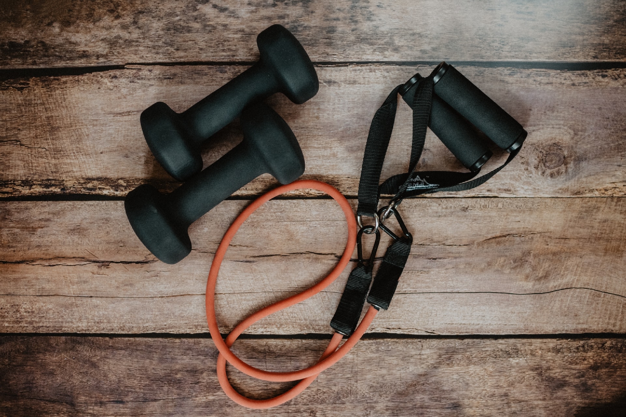 Základní fitness vybavení se kterým můžete cvičit z pohodlí domova! 